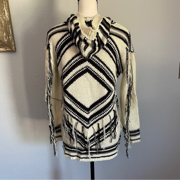 Soft Zip Boho Fringe Aztec/Southwest Print Sweater - Picture 2 of 8